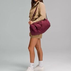 Lululemon On My Level Barrel Duffle Bag 16L in Garnet🌹